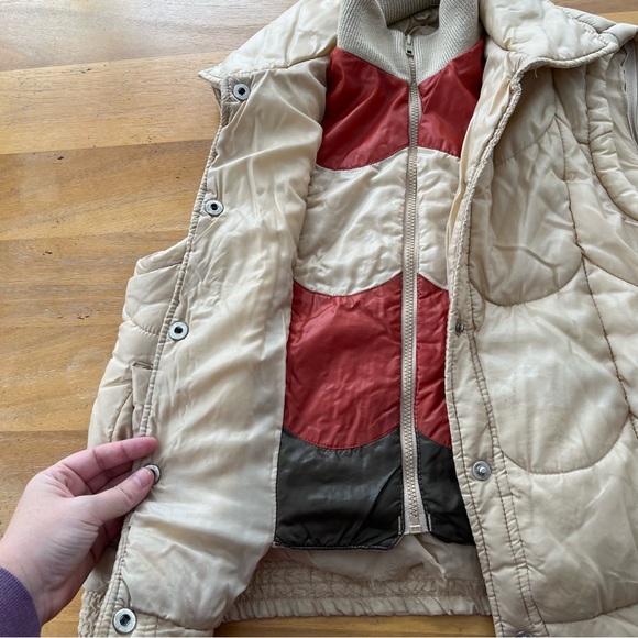Vintage 80's Tan Puffer Vest Earth Tones Neutral Stripes Snaps Quilted Insulated - Picture 2 of 9